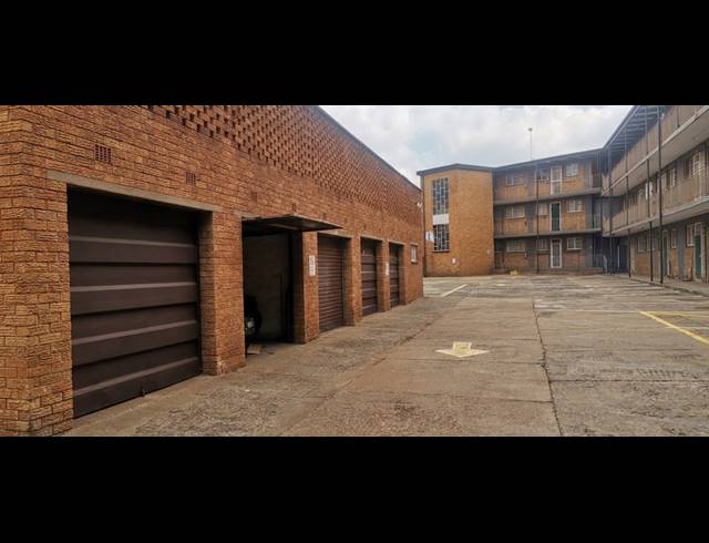 2 BEDROOM FLAT FOR SALE IN VANDERBIJLPARK CE 1